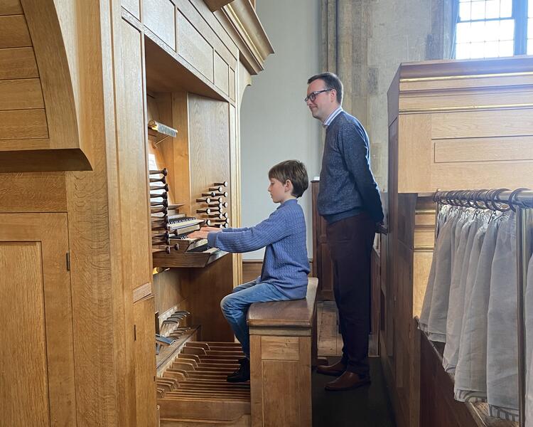 Young Organists walking to course